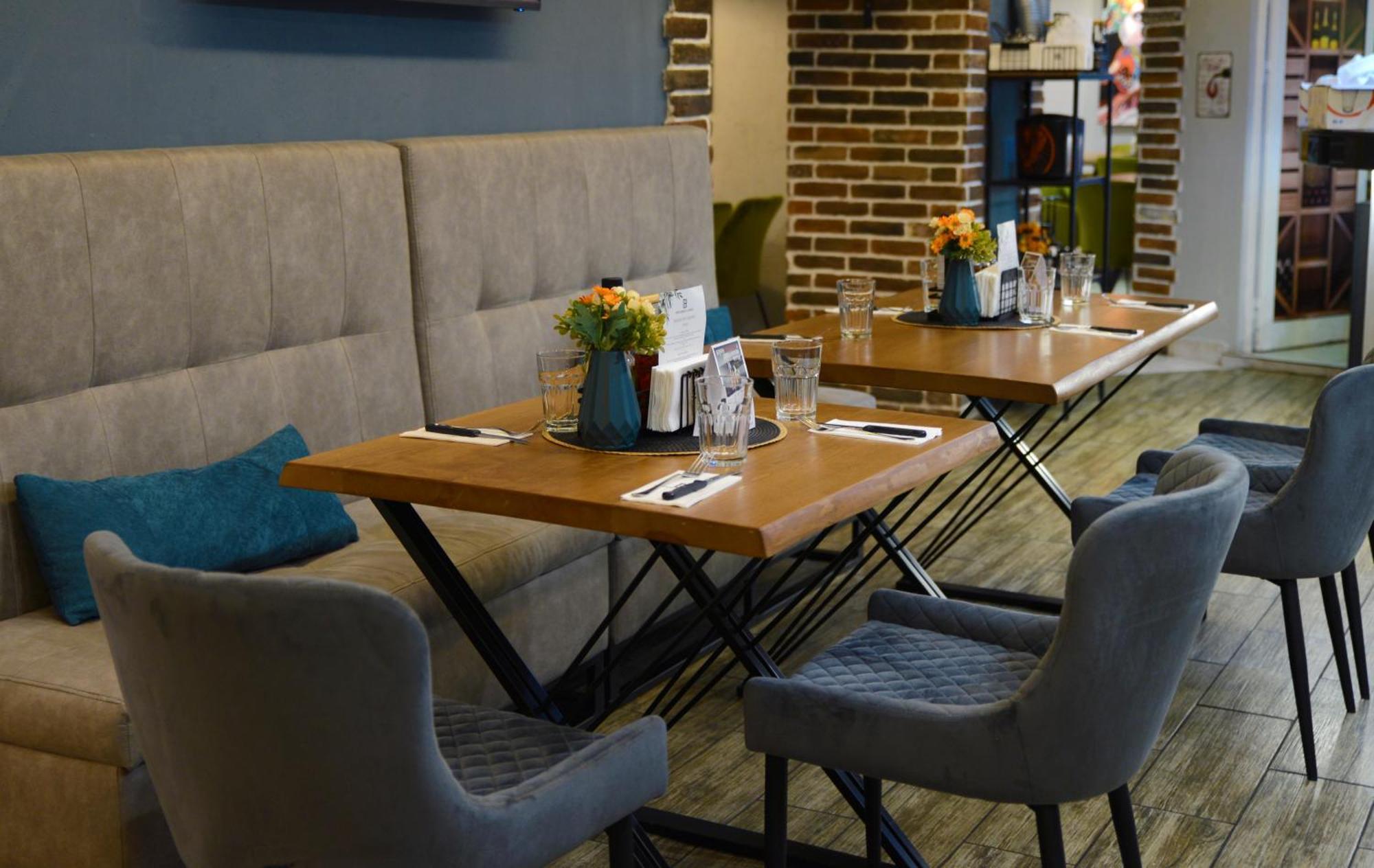 House Family & Restaurant Hotel